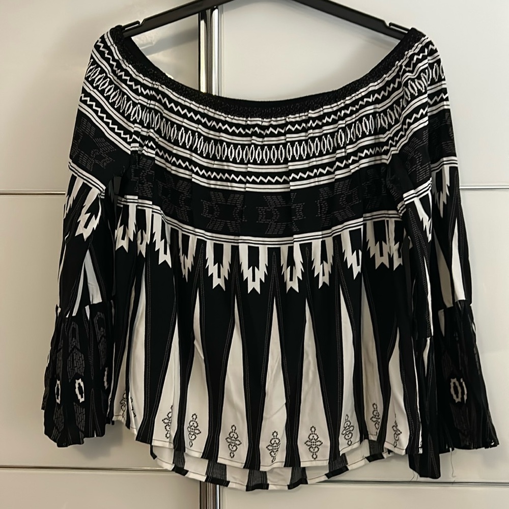 Women’s Blouse Xl off shoulder Aztec print